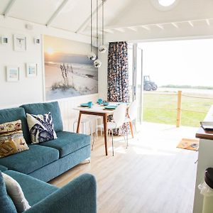 Deluxe Beach Hut Wood Fired Hot Tub no pets