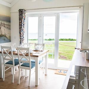 Deluxe Beach Hut Wood Fired Hot Tub Pet Friendly